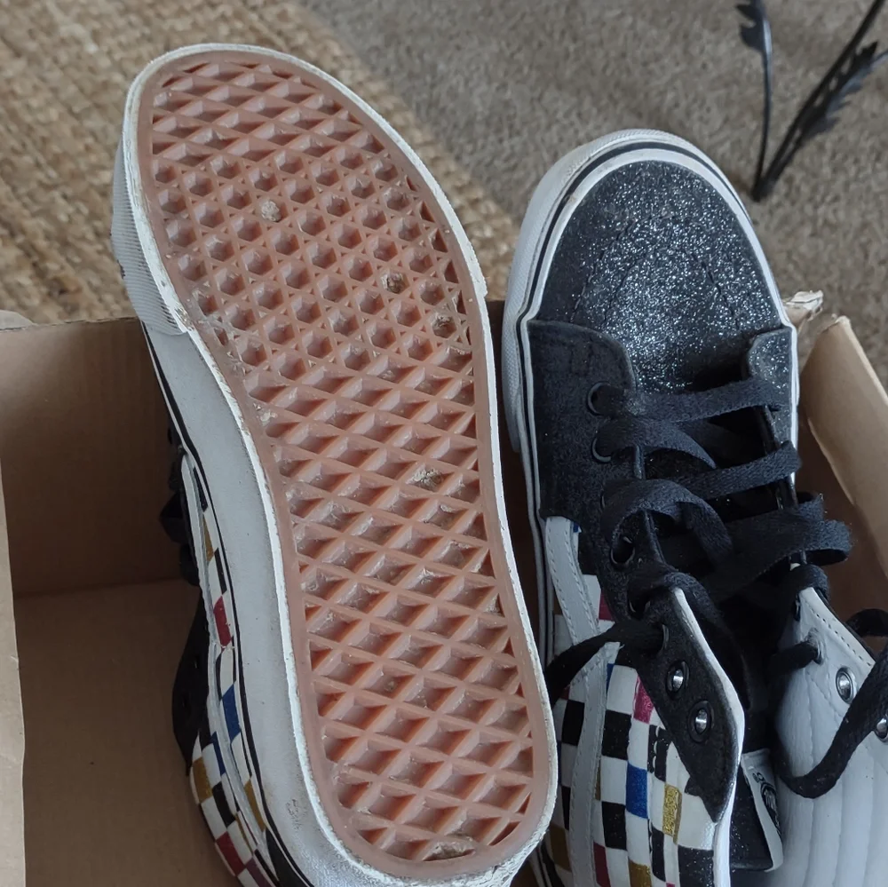 Vans - Picture 2 of 6